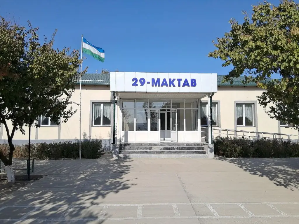 29-maktabning bosh kirish qismi
