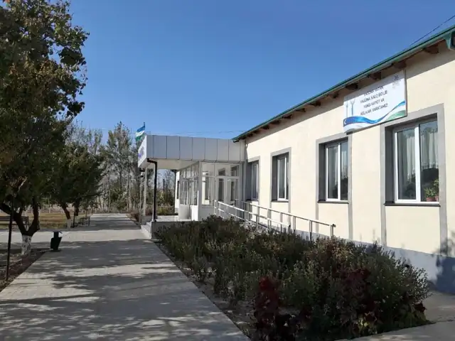 Maktab hovlisidagi yo‘lak